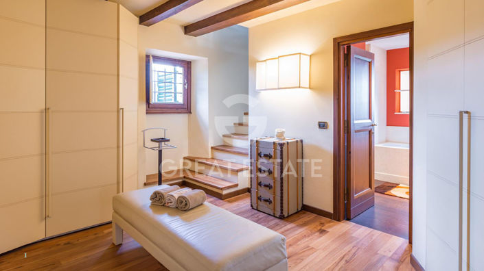 Image No.46-5 Bed Country House for sale