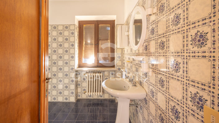 Image No.33-3 Bed Country House for sale