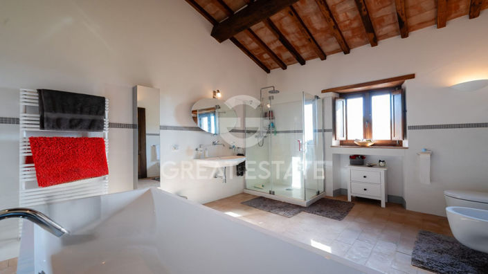 Image No.22-4 Bed Country House for sale