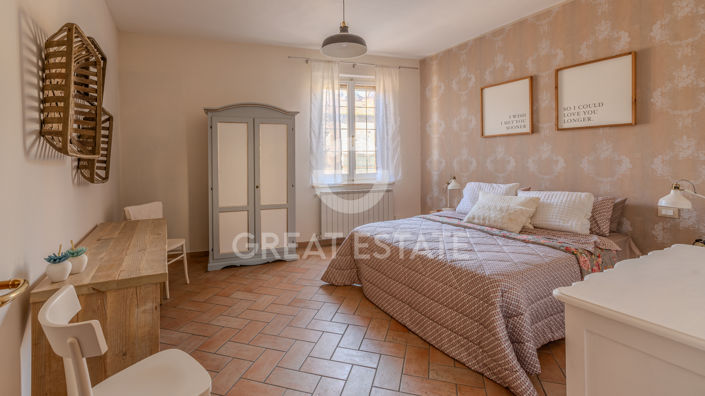 Image No.12-2 Bed Property for sale