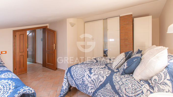 Image No.18-2 Bed Property for sale