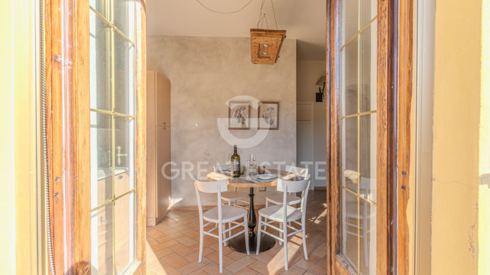 Image No.10-2 Bed Property for sale