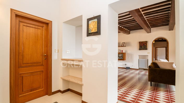 Image No.12-2 Bed Property for sale