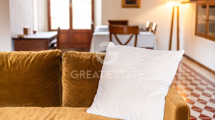 Image No.17-2 Bed Property for sale