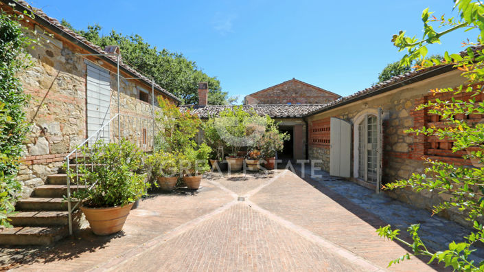 Image No.16-8 Bed Country House for sale