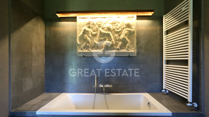 Image No.33-8 Bed Country House for sale