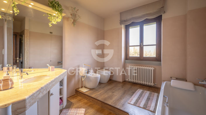 Image No.32-5 Bed Country House for sale