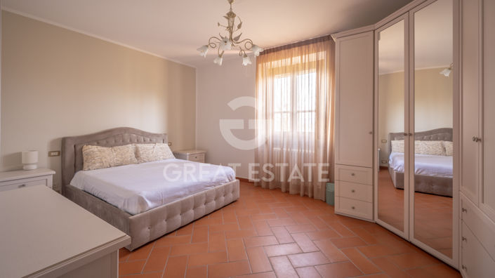 Image No.36-5 Bed Country House for sale