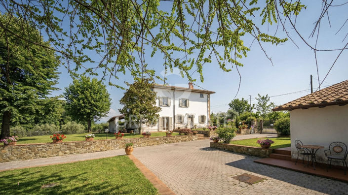 Image No.10-5 Bed Country House for sale