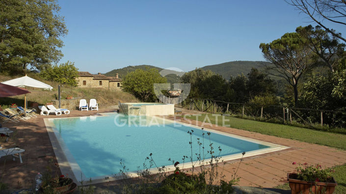 Image No.13-Maison de campagne de 30 chambres à vendre à Cortona