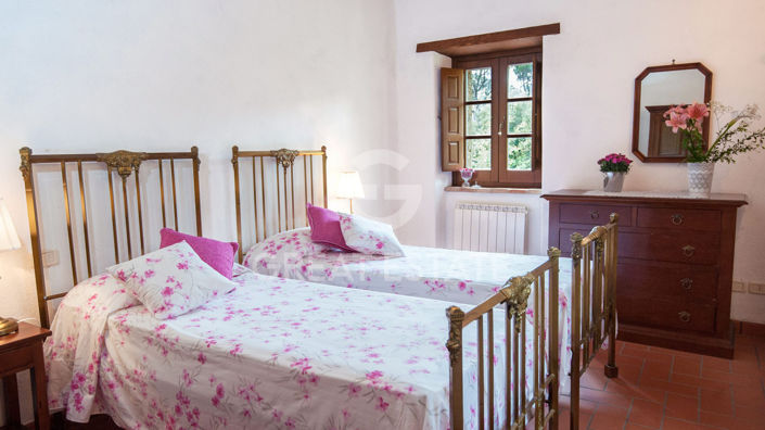 Image No.30-Maison de campagne de 30 chambres à vendre à Cortona