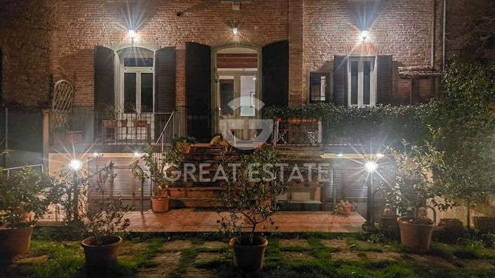 Image No.9-5 Bed Property for sale