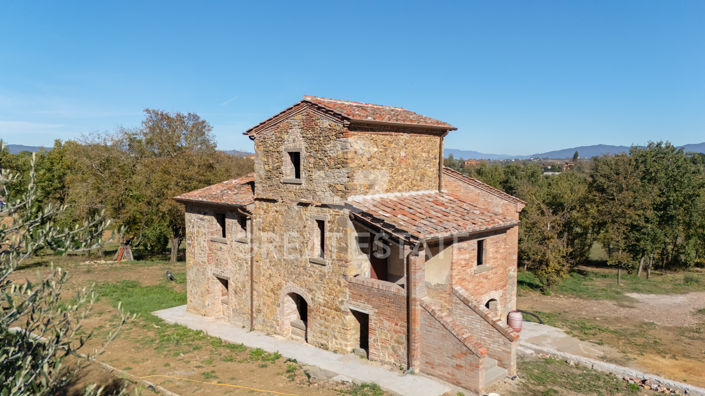 Image No.8-Maison de campagne de 4 chambres à vendre à Lucignano
