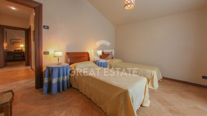 Image No.19-4 Bed Country House for sale