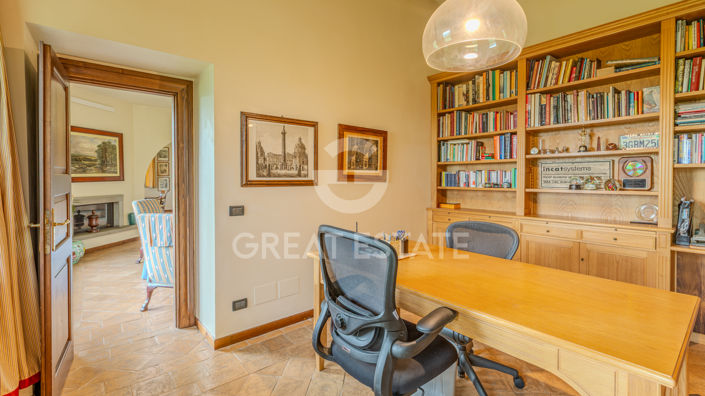 Image No.23-4 Bed Country House for sale