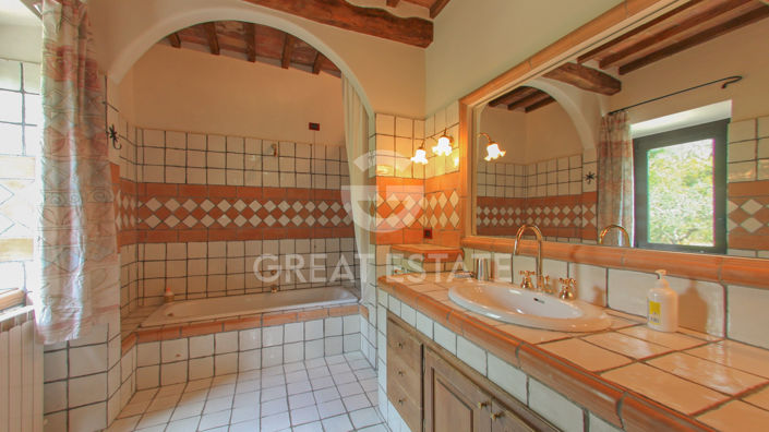 Image No.23-4 Bed Country House for sale