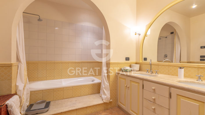 Image No.28-4 Bed Country House for sale