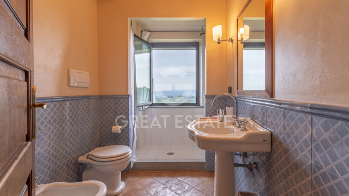 Image No.32-4 Bed Country House for sale