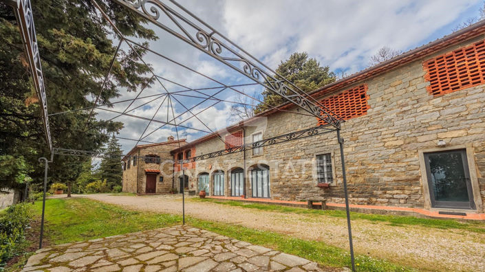 Image No.7-15 Bed Country House for sale