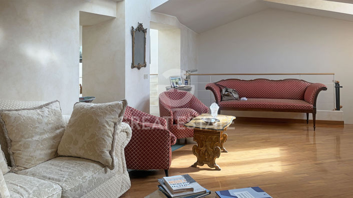 Image No.9-2 Bed Country House for sale