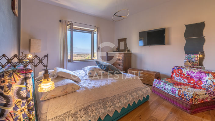 Image No.18-2 Bed Property for sale