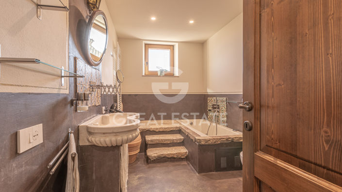 Image No.21-2 Bed Property for sale