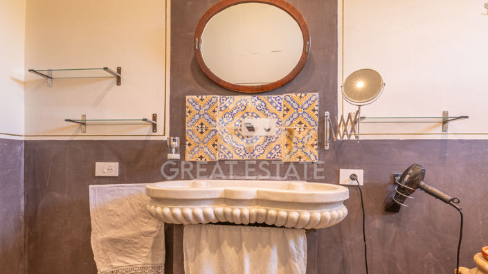 Image No.23-2 Bed Property for sale