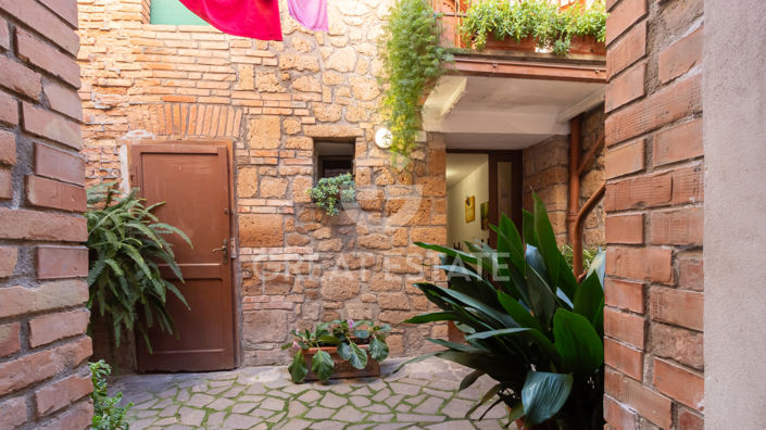 Image No.9-2 Bed Property for sale