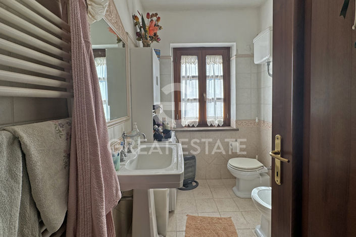 Image No.20-4 Bed Country House for sale