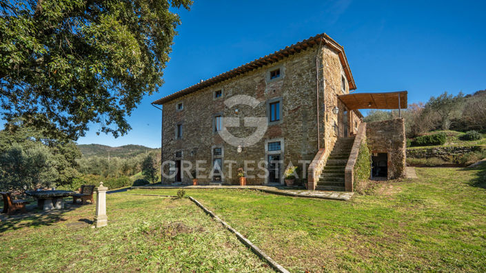 Image No.5-Maison de campagne de 5 chambres à vendre à Cortona