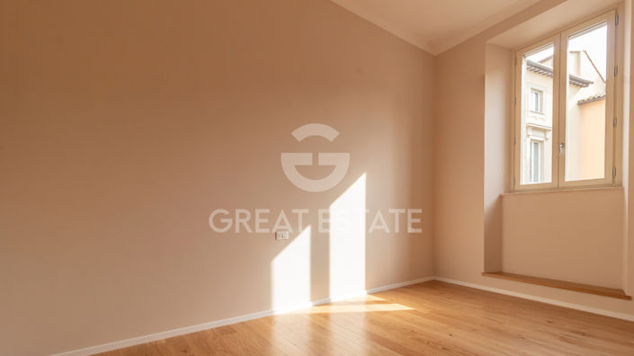 Image No.11-2 Bed Property for sale