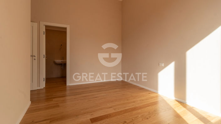 Image No.12-2 Bed Property for sale