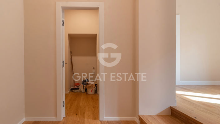 Image No.14-2 Bed Property for sale