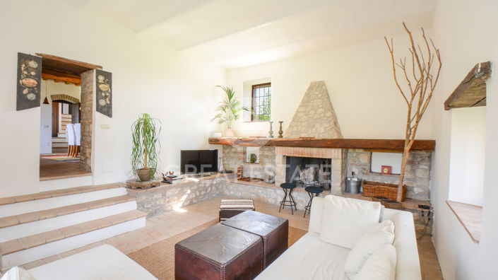 Image No.11-3 Bed Country House for sale