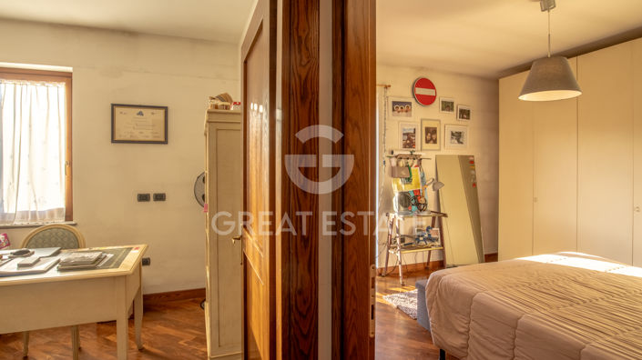 Image No.12-7 Bed Country House for sale