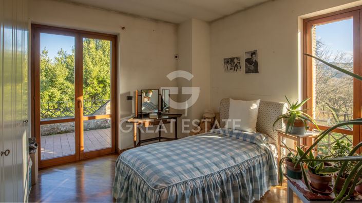 Image No.14-7 Bed Country House for sale