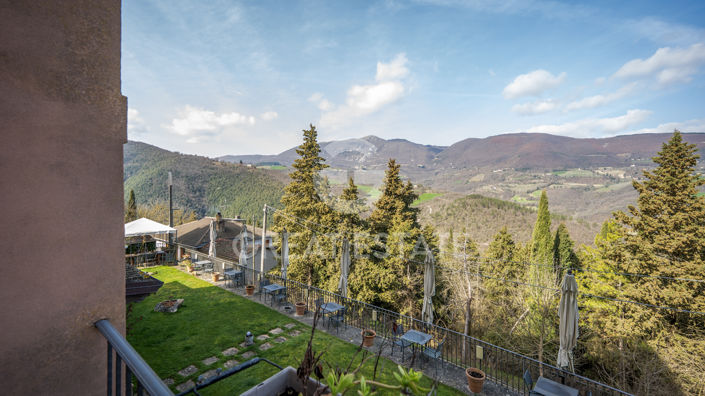 Image No.11-8 Bed Townhouse for sale