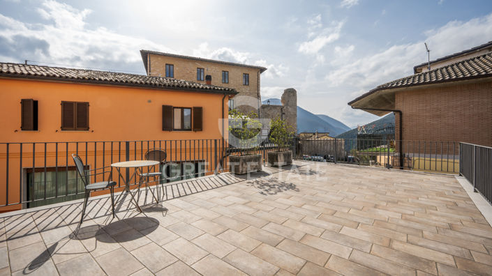 Image No.12-8 Bed Townhouse for sale