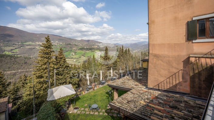 Image No.15-8 Bed Townhouse for sale