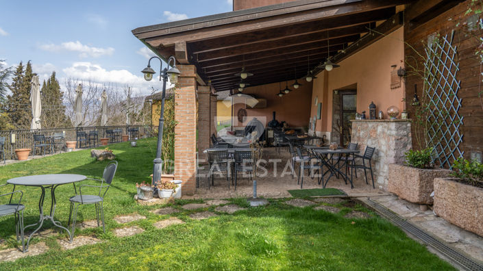 Image No.16-8 Bed Townhouse for sale