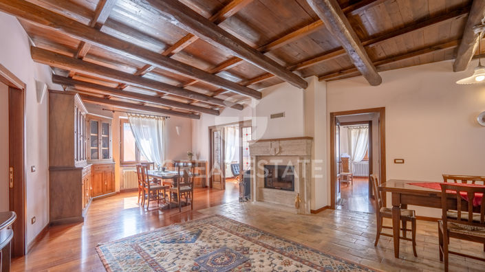 Image No.18-8 Bed Townhouse for sale