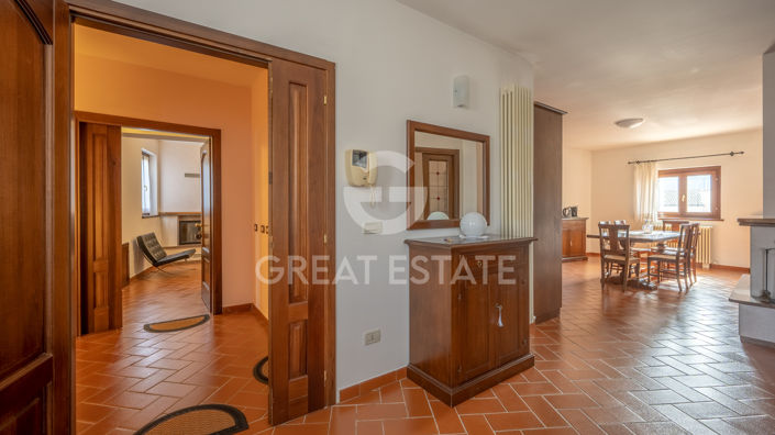 Image No.21-8 Bed Townhouse for sale