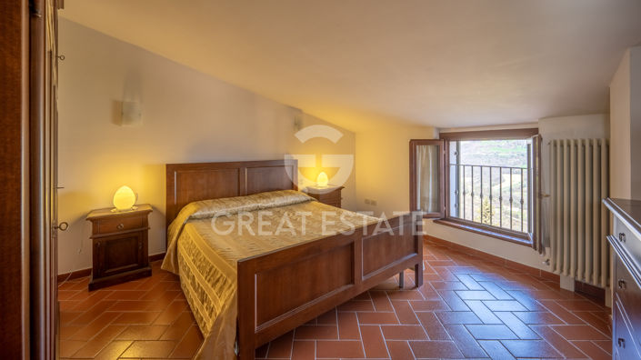 Image No.26-8 Bed Townhouse for sale