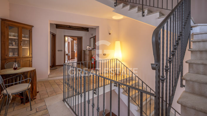 Image No.28-8 Bed Townhouse for sale