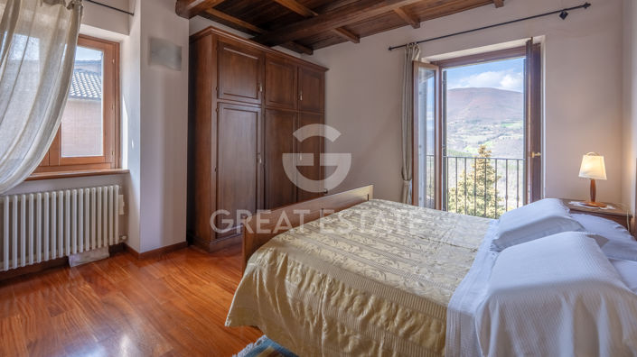 Image No.31-8 Bed Townhouse for sale