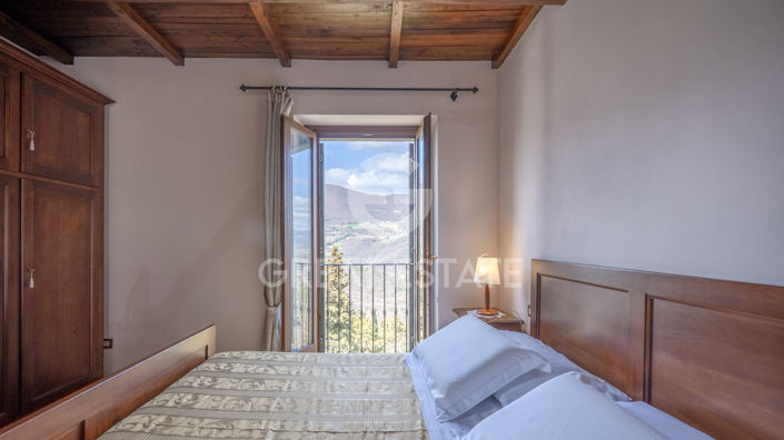 Image No.32-8 Bed Townhouse for sale