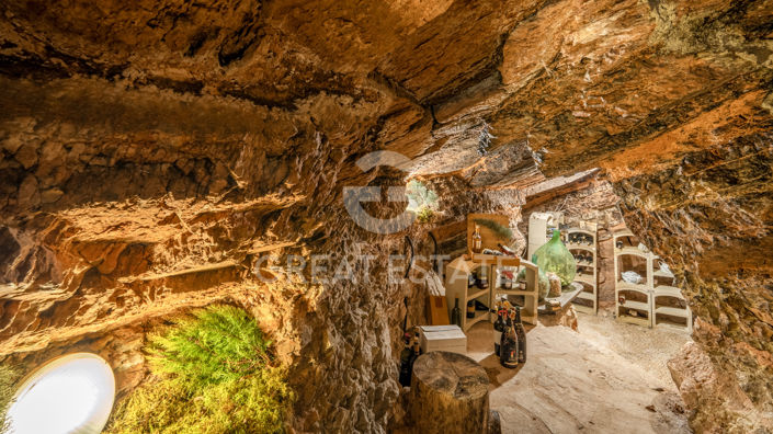 Image No.39-8 Bed Townhouse for sale