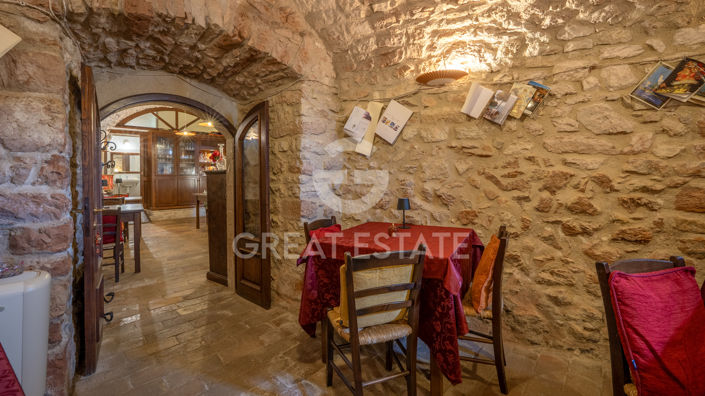 Image No.40-8 Bed Townhouse for sale