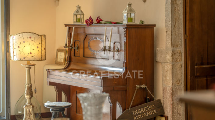 Image No.41-8 Bed Townhouse for sale