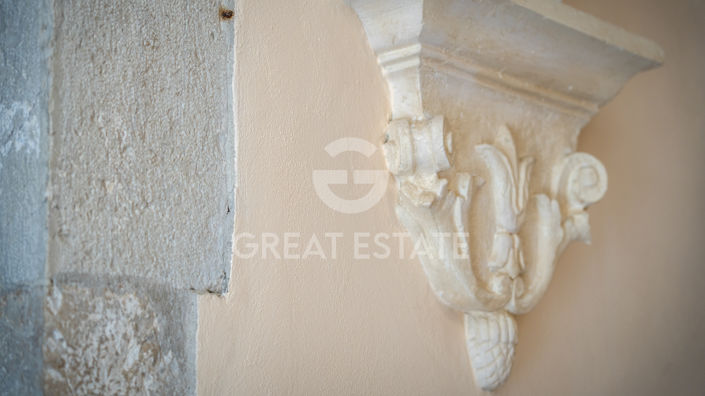 Image No.42-8 Bed Townhouse for sale